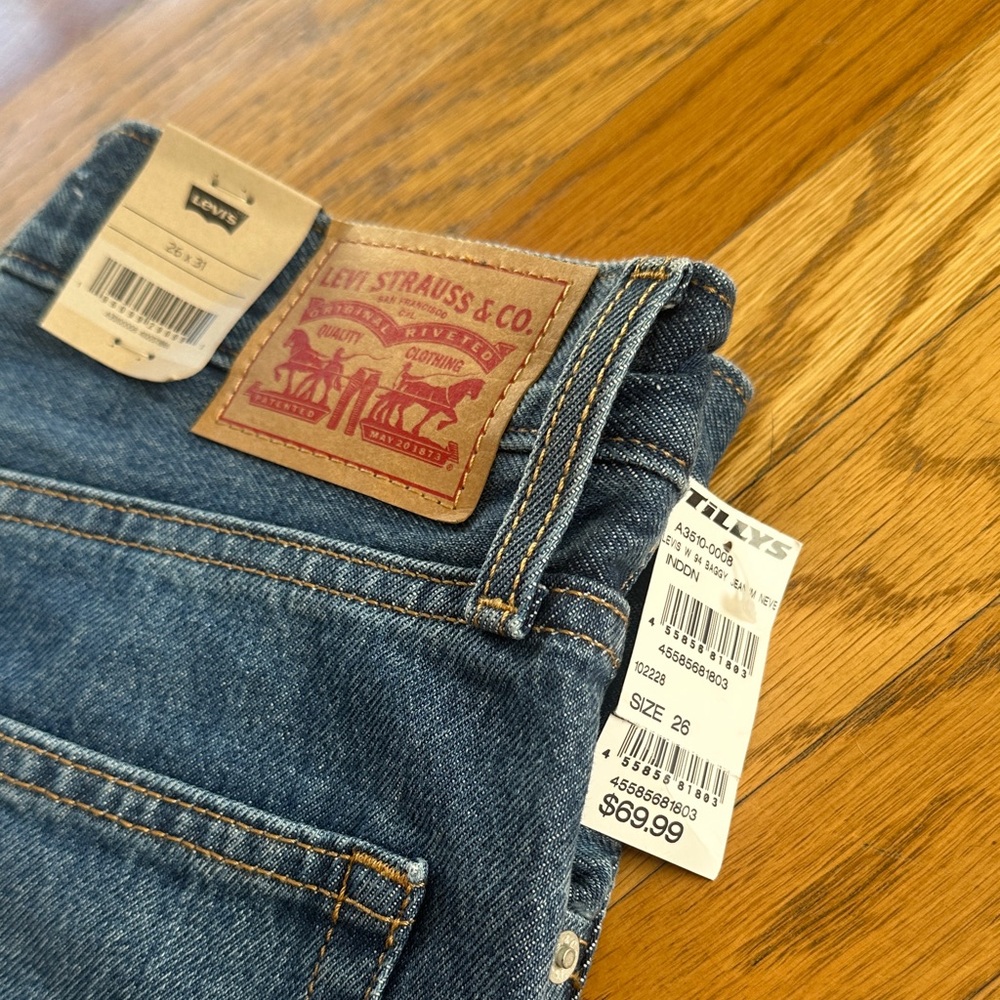 NWT Levi's Womens 94 Baggy Wide Leg Jeans size 26 x 31 - Picture 2 of 6